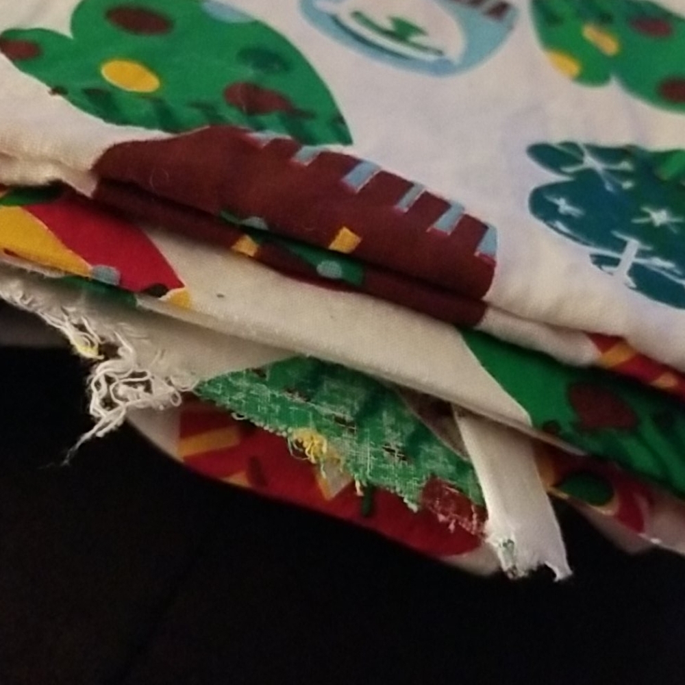 Festive Mitten Patterned Fabric - Picture 3 of 4